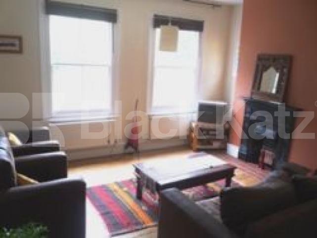 			A MUST SEE!, 3 Bedroom, 1 bath, 1 reception Flat			 North View road, CROUCH END