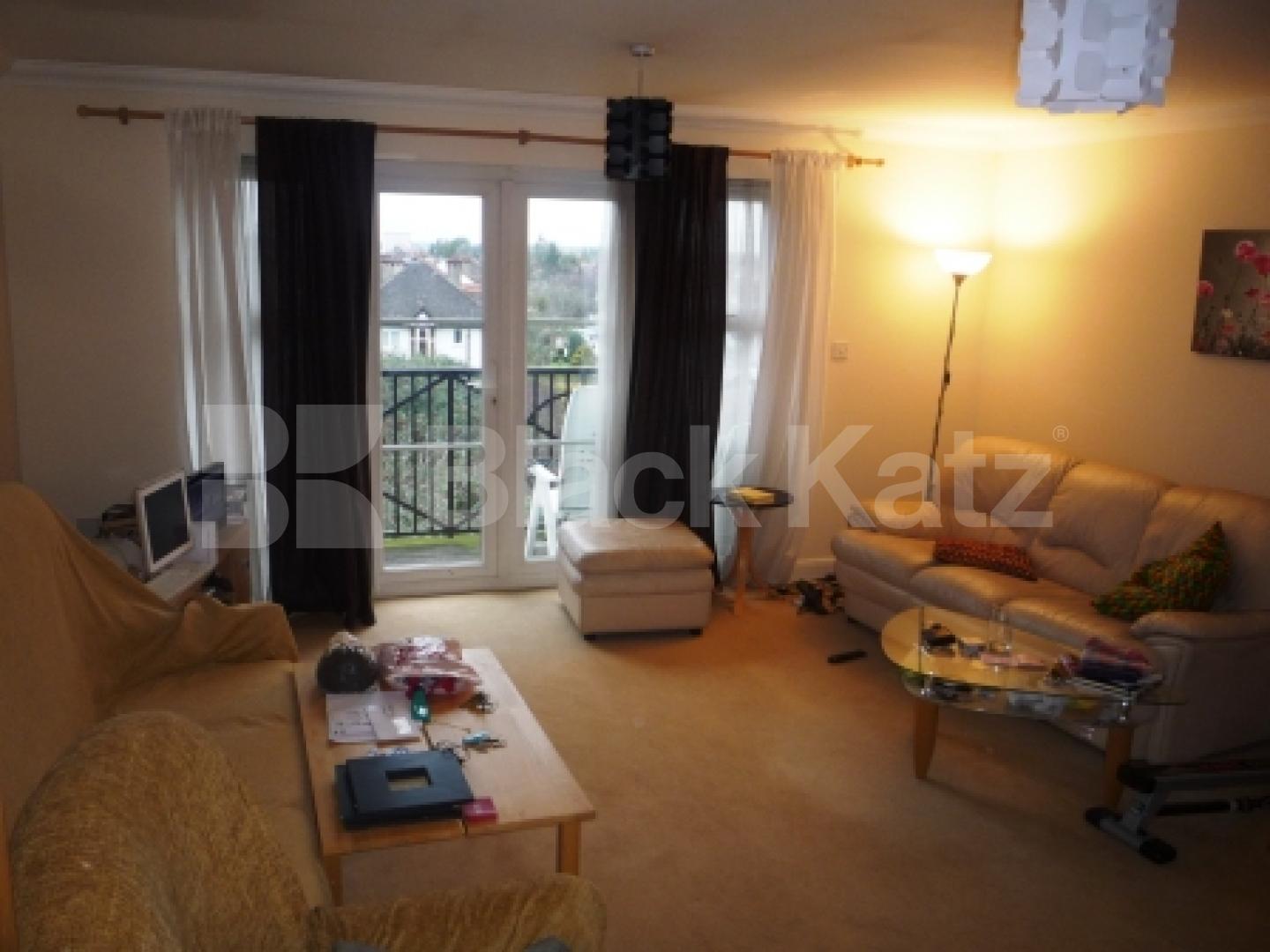 			NEW INSTRUCTION! Includes Water!, 2 Bedroom, 1 bath, 1 reception Flat			 Briar Close, East Finchley