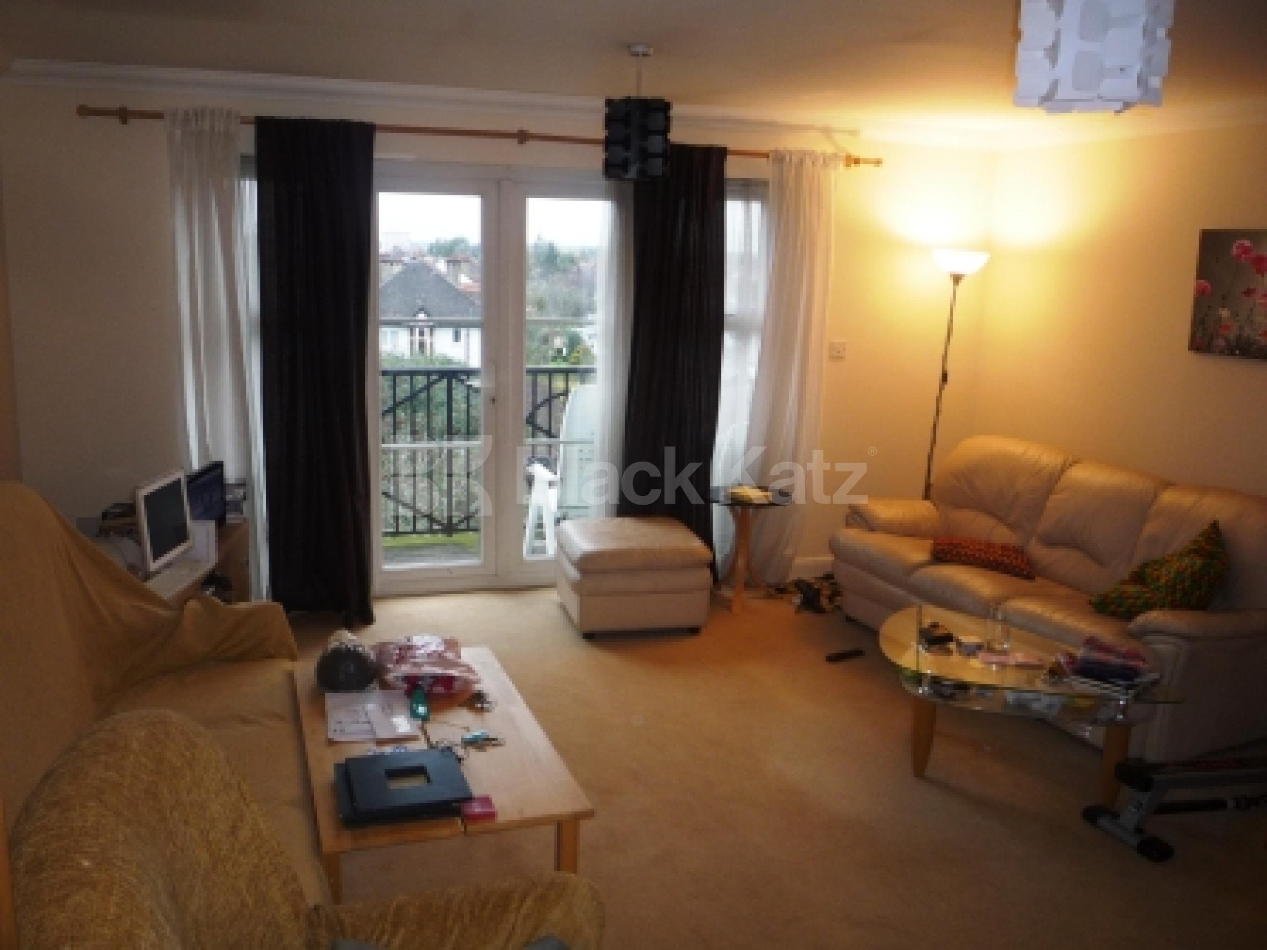 			NEW INSTRUCTION! Includes Water!, 2 Bedroom, 1 bath, 1 reception Flat			 Briar Close, East Finchley N2