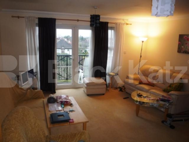 			NEW INSTRUCTION! Includes Water!, 2 Bedroom, 1 bath, 1 reception Flat			 Briar Close, East Finchley