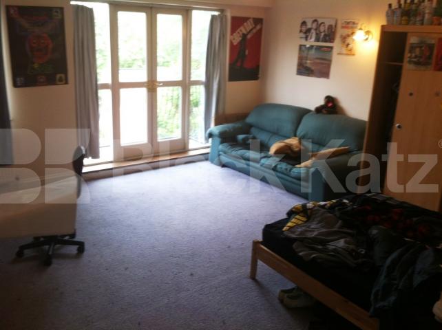 			IDEAL FOR 3 SHARERS!, 2 Bedroom, 1 bath, 1 reception Flat			 York Way, Caledonian Road