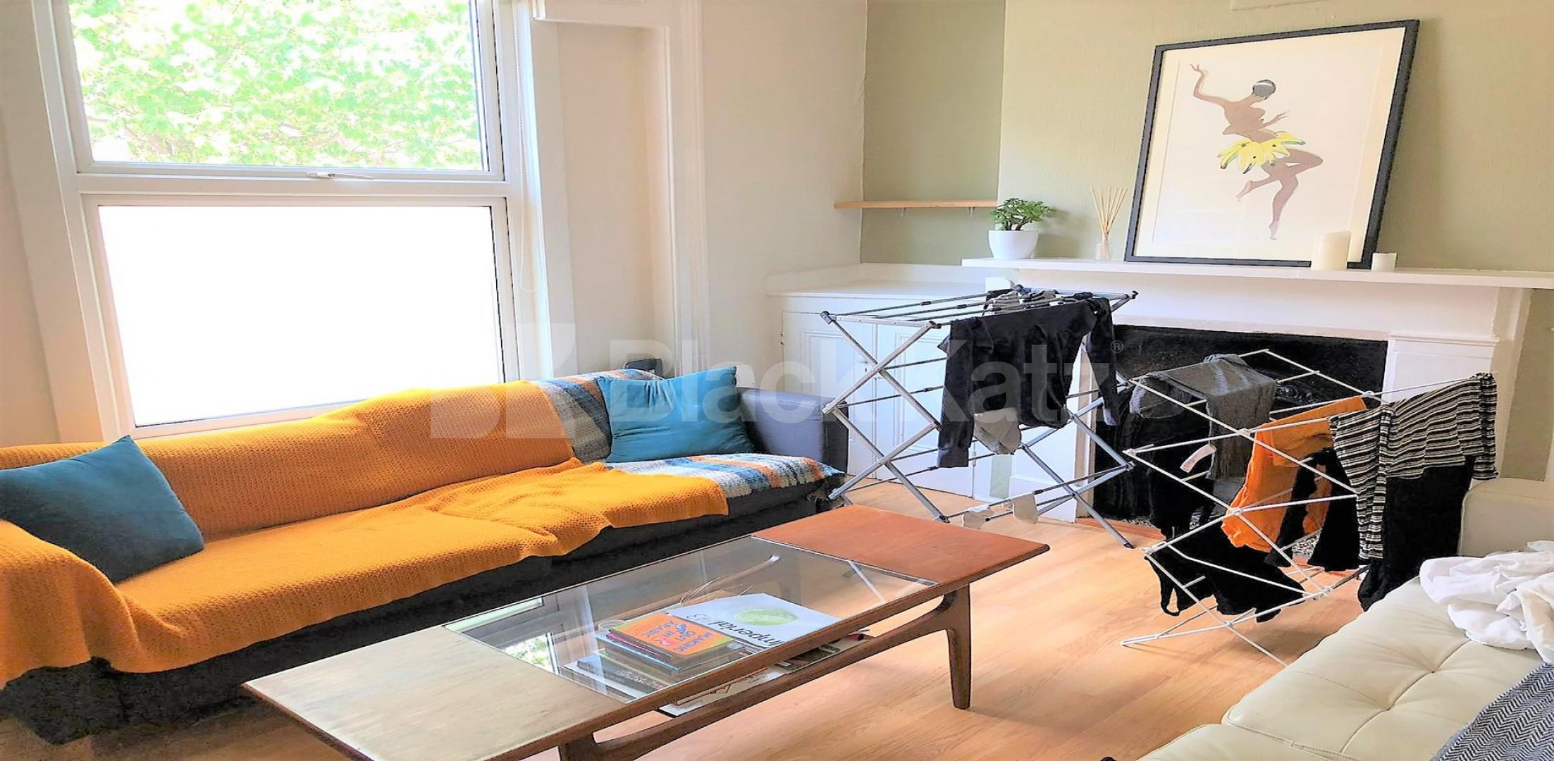 			4 BEDROOM HOUSE WITH PRIVATE GARDEN, 4 Bedroom, 1 bath, 1 reception House			 Shakspeare Walk, NEWINGTON GREEN-CANONBURY