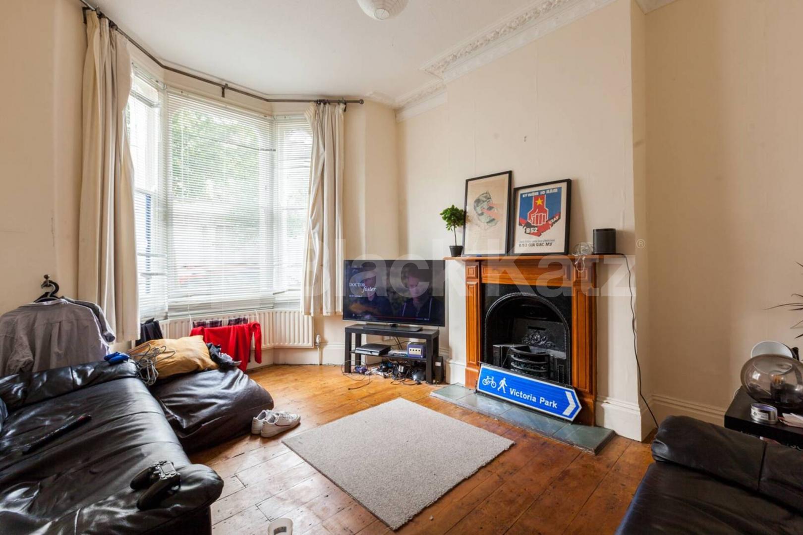 Large 4 bedroom house split over 2 floors with rear agrden Lyal Road , Victoria Park / Bow