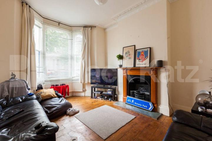 Large 4 bedroom house split over 2 floors with rear agrden Lyal Road , Victoria Park / Bow