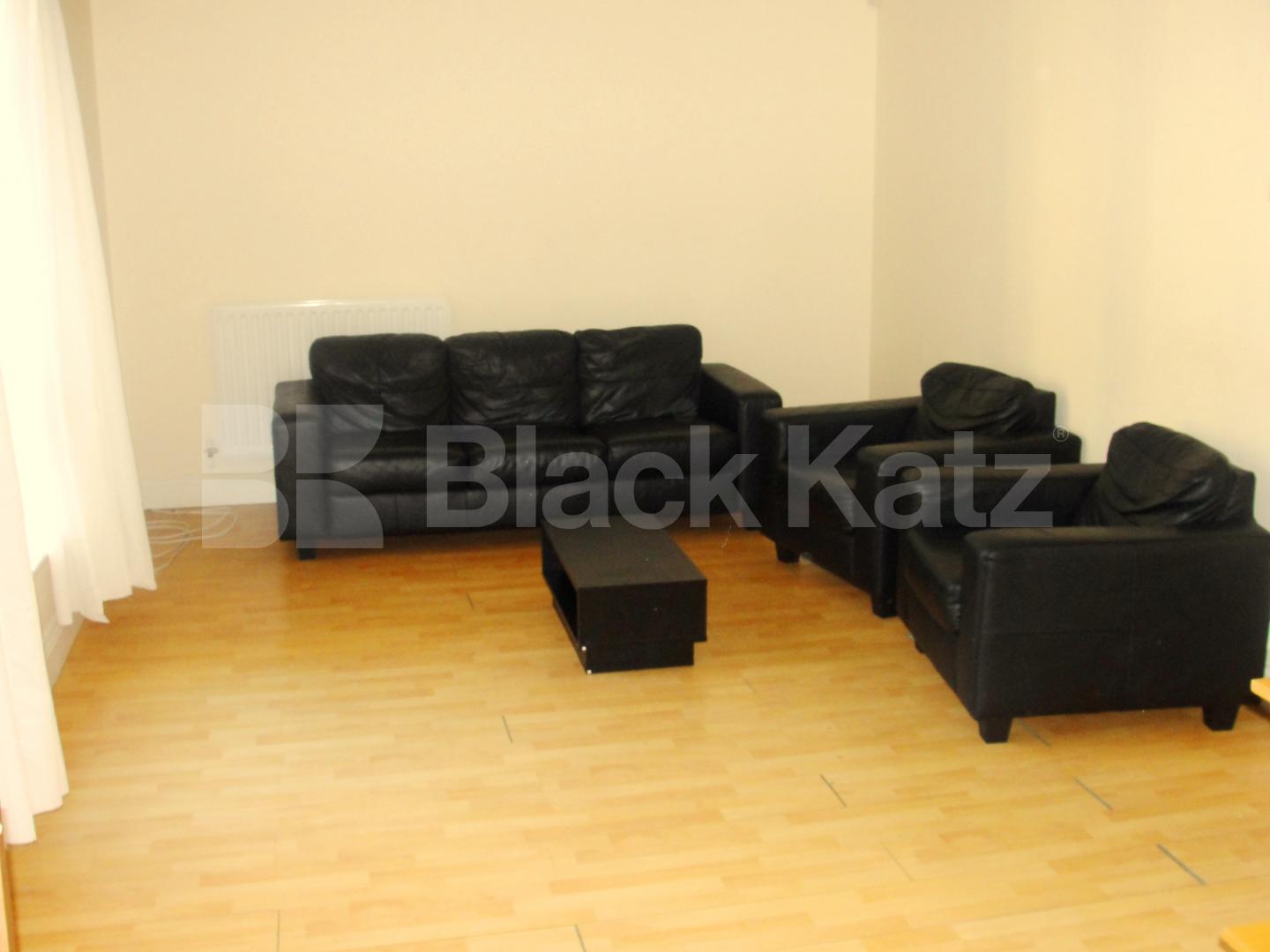 			LET, 3 Bedroom, 1 bath, 1 reception Apartment			 Kingfisher Court, Swan Street , Borough / London Bridge 