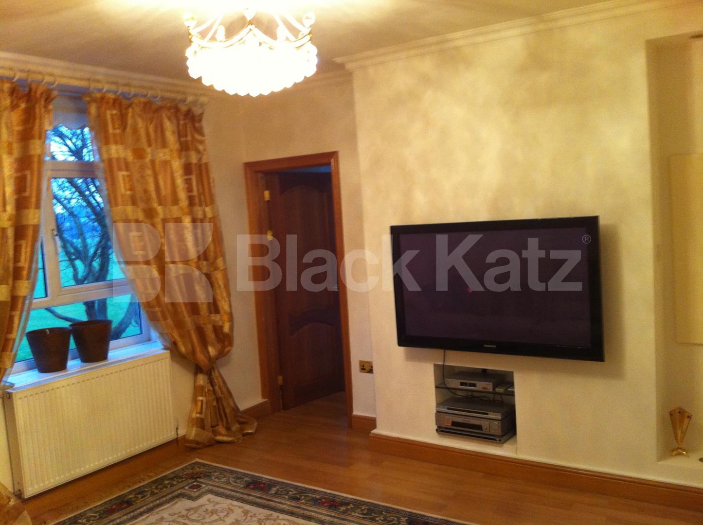 			AN ABSOLUTE MUST SEE!!!!, 4 Bedroom, 1 bath, 1 reception Flat			 CLAPTON PARK, CLAPTON PARK