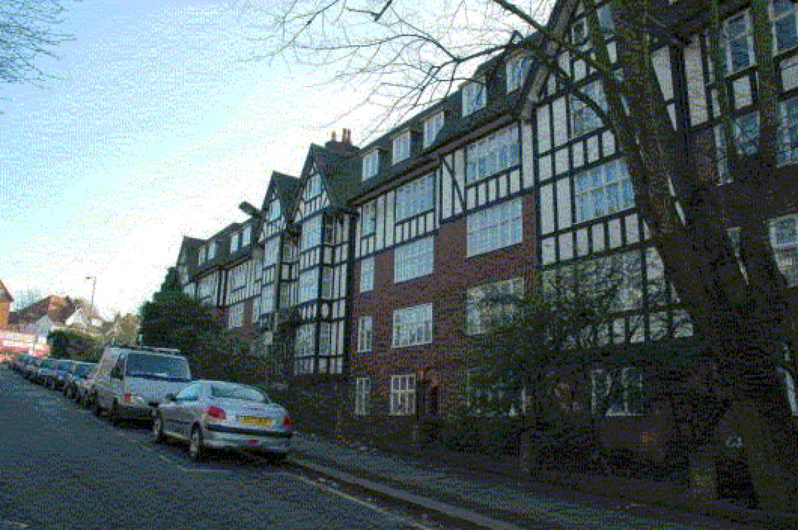 			4 Bedroom, 1 bath, 1 reception Flat			 Lyndale Avenue, WEST HAMPSTEAD