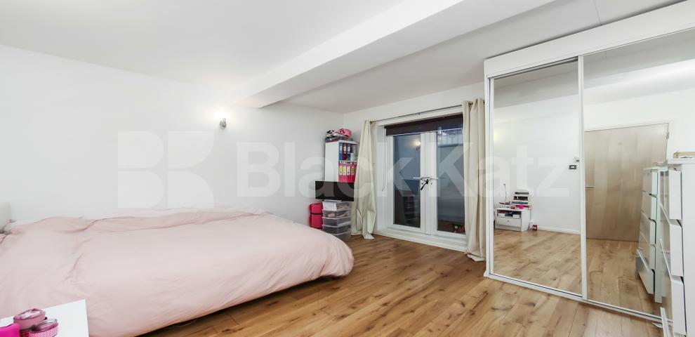 			NEW INSTRUCTION , 2 Bedroom, 2 bath, 1 reception Apartment			 Marshalsea Road, Borough