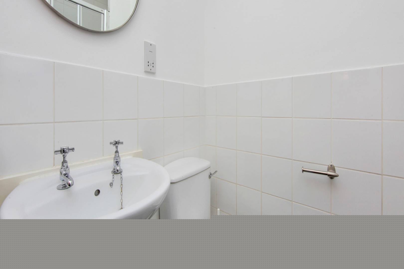 Includes concierge, pool, gym & water rates  Metro Central Heights, Newington Causeway, Elephant & Castle