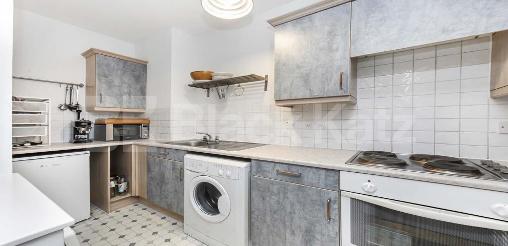 			LET , 1 Bedroom, 1 bath, 1 reception Apartment			 Metro Central Heights, Newington Causeway, Elephant & Castle