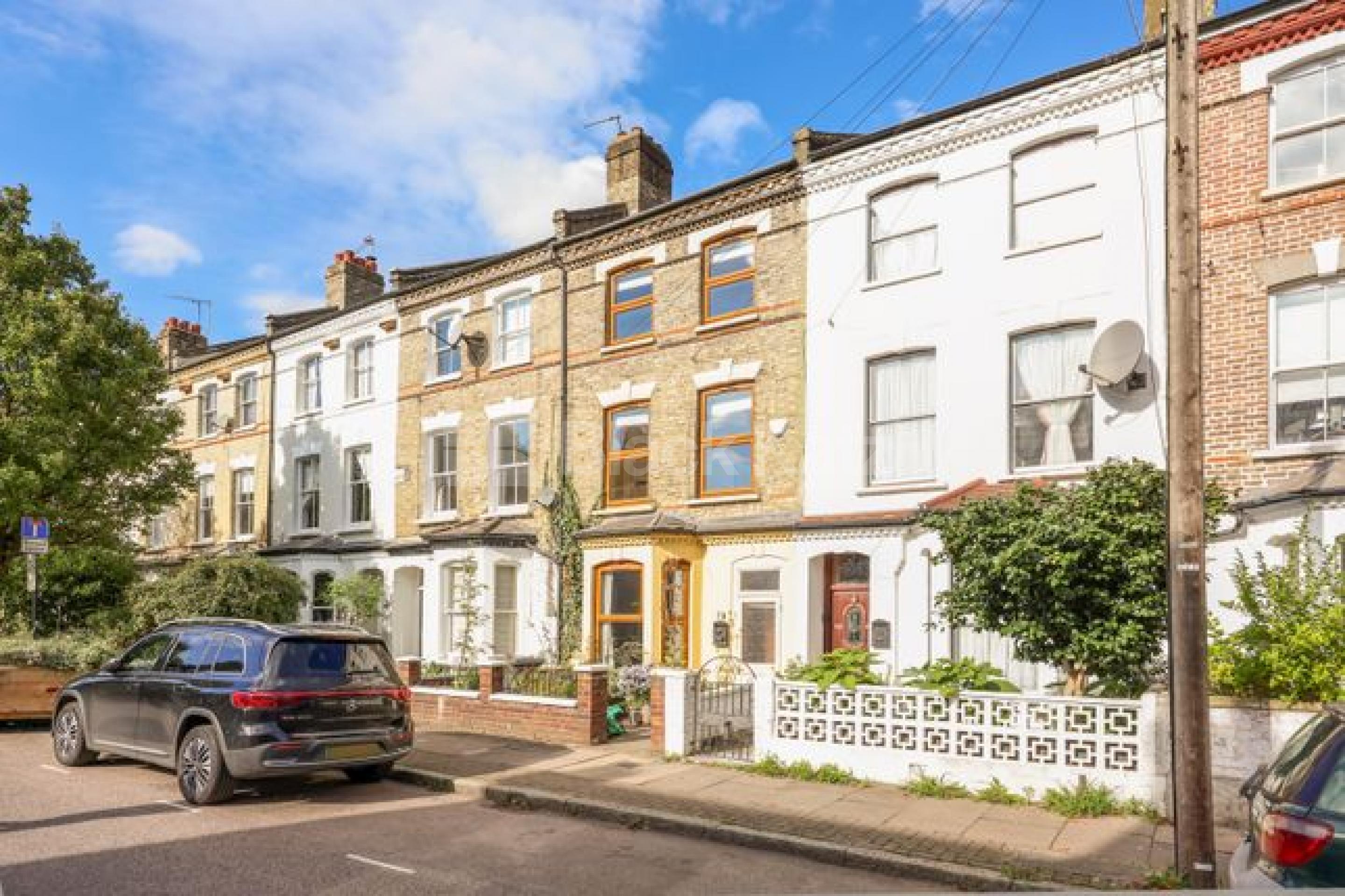 Six double bedroom house with garden mins to tube and shops Mayton Street, Holloway N7