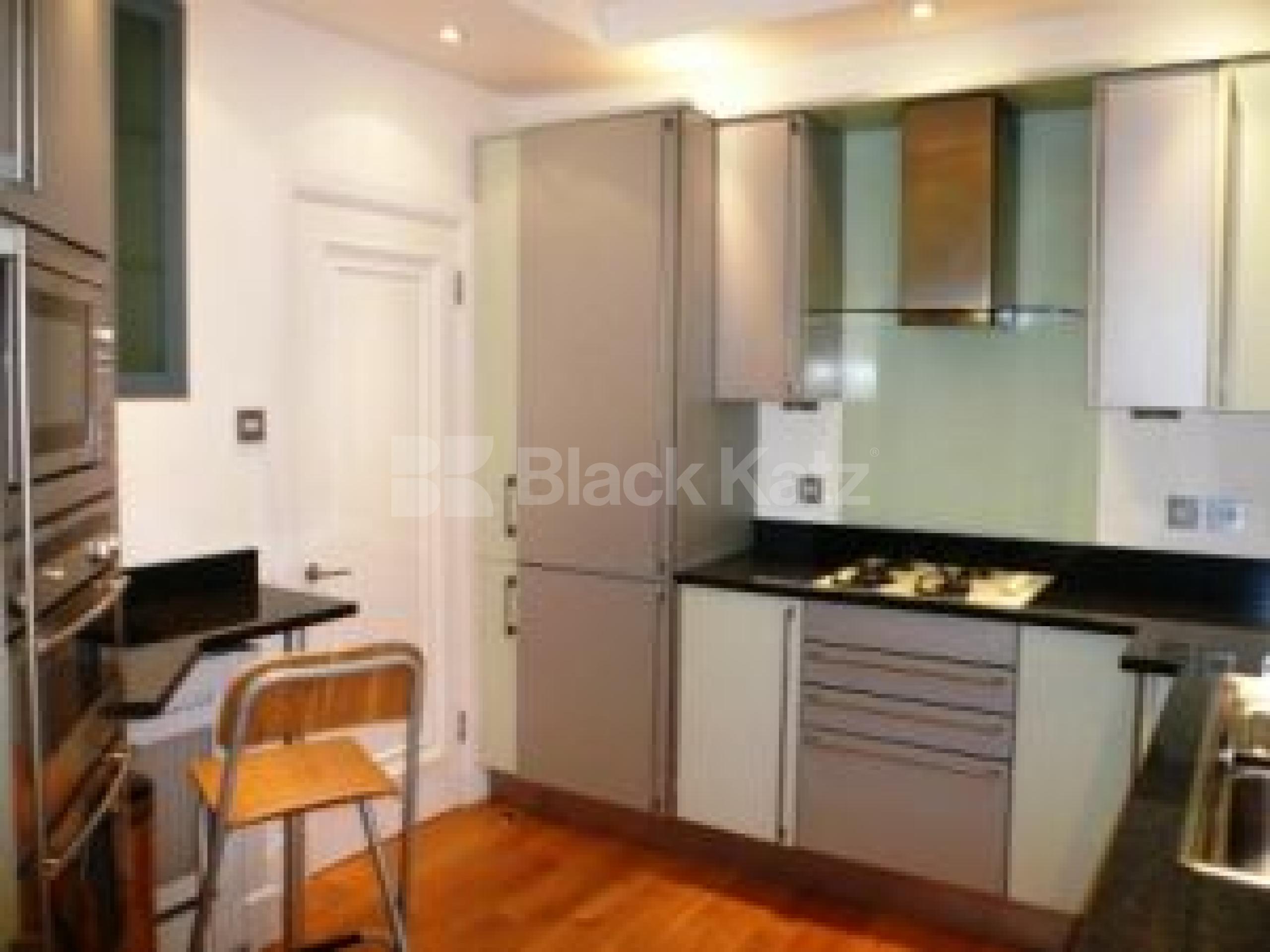 			LUXURY MUST SEE!!, 4 Bedroom, 1 bath, 1 reception Flat			 Maida Vale, MAIDA VALE W9