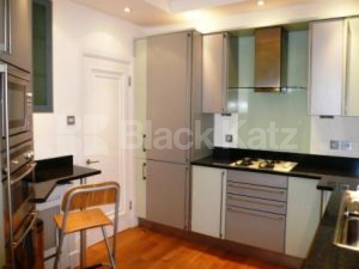 			LUXURY MUST SEE!!, 4 Bedroom, 1 bath, 1 reception Flat			 Maida Vale, MAIDA VALE