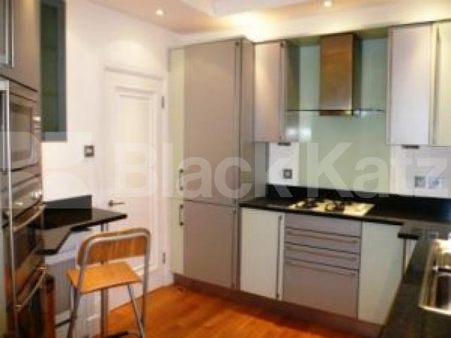 			LUXURY MUST SEE!!, 4 Bedroom, 1 bath, 1 reception Flat			 Maida Vale, MAIDA VALE
