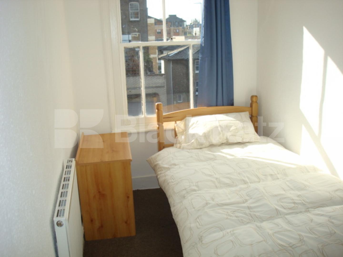 			LOCATION LOCATION LOCATION!, 2 Bedroom, 1 bath, 1 reception Flat			 Monmouth Road, BAYSWATER