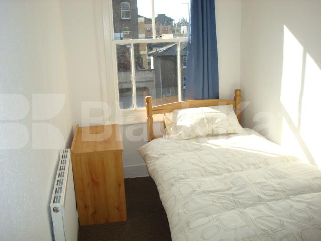 			LOCATION LOCATION LOCATION!, 2 Bedroom, 1 bath, 1 reception Flat			 Monmouth Road, BAYSWATER