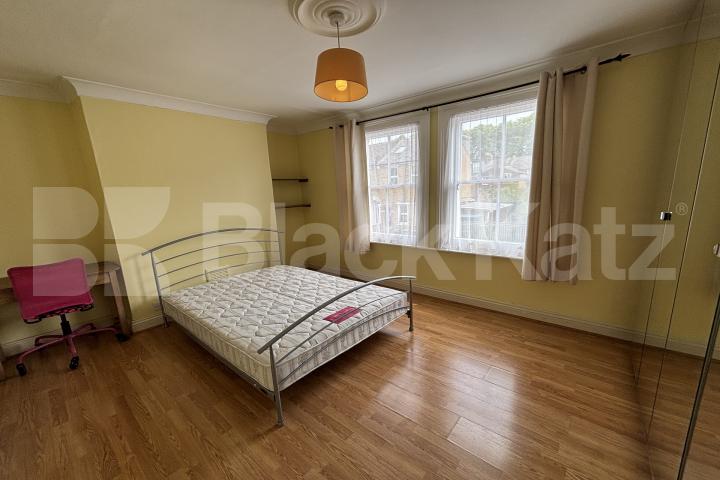 Period house with two bathrooms & patio garden  Trundleys Road , Surrey Quays