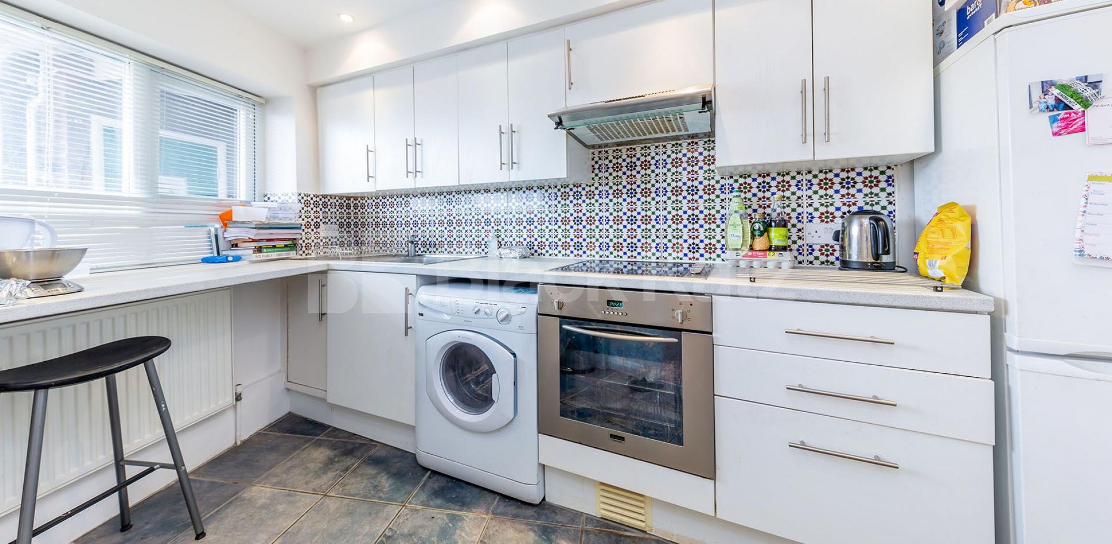 			2 Bedroom, 1 bath, 1 reception Flat			 High Road, East Finchley