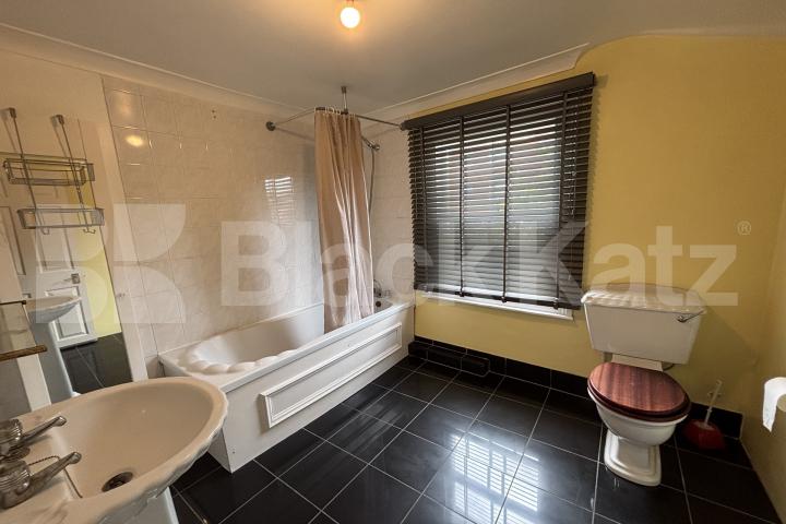 Period house with two bathrooms & patio garden  Trundleys Road , Surrey Quays