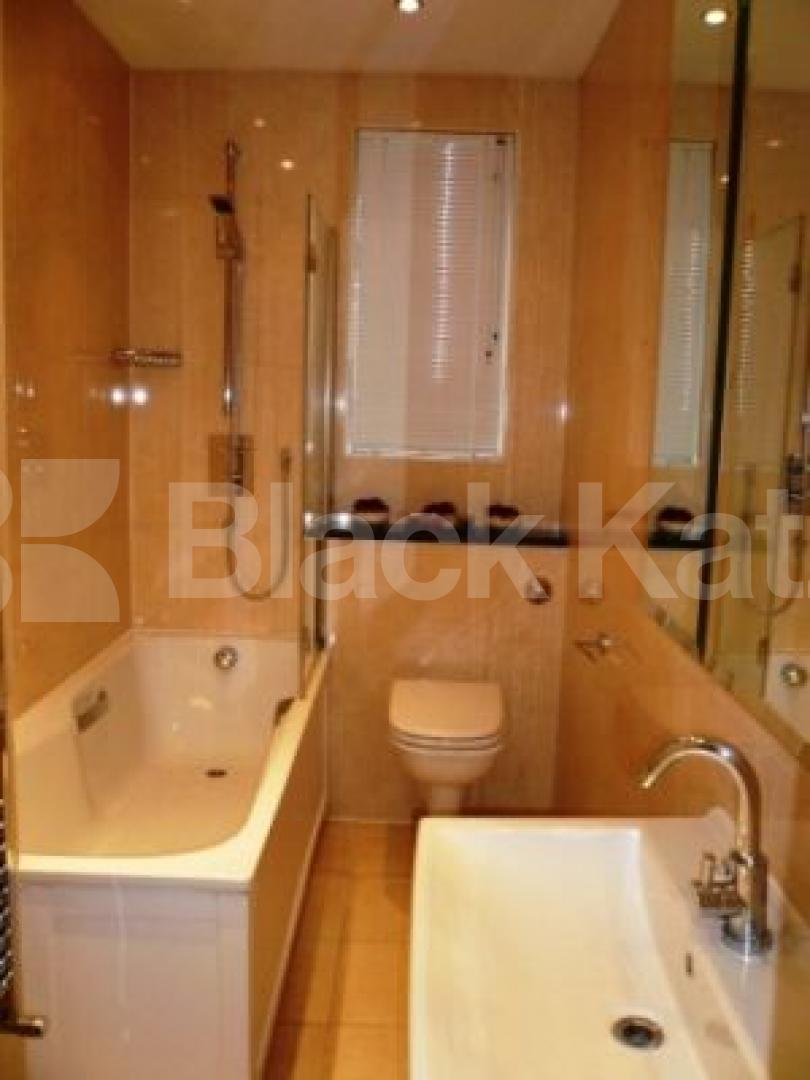 			LUXURY MUST SEE!!, 4 Bedroom, 1 bath, 1 reception Flat			 Maida Vale, MAIDA VALE