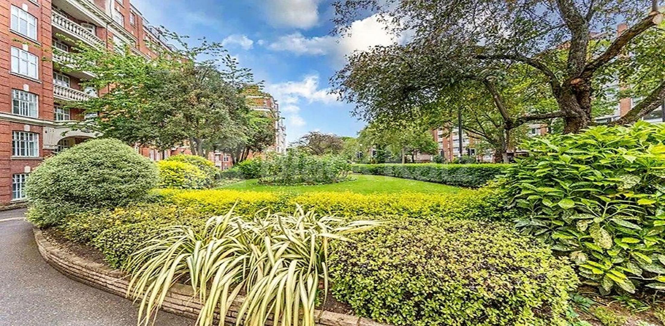 Absolutely stunning three bed within a private mansion block in Maida Vale. Maida Vale, Maida Vale