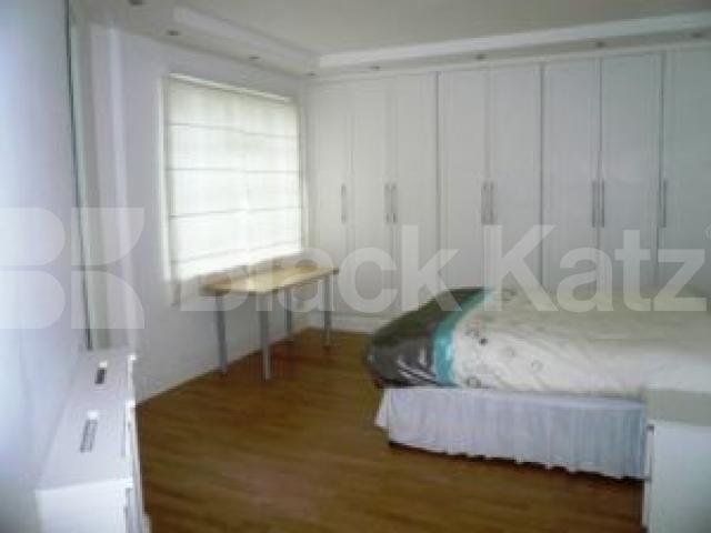 			LUXURY MUST SEE!!, 4 Bedroom, 1 bath, 1 reception Flat			 Maida Vale, MAIDA VALE