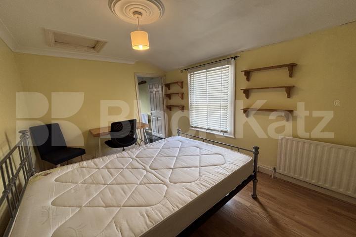 Period house with two bathrooms & patio garden  Trundleys Road , Surrey Quays