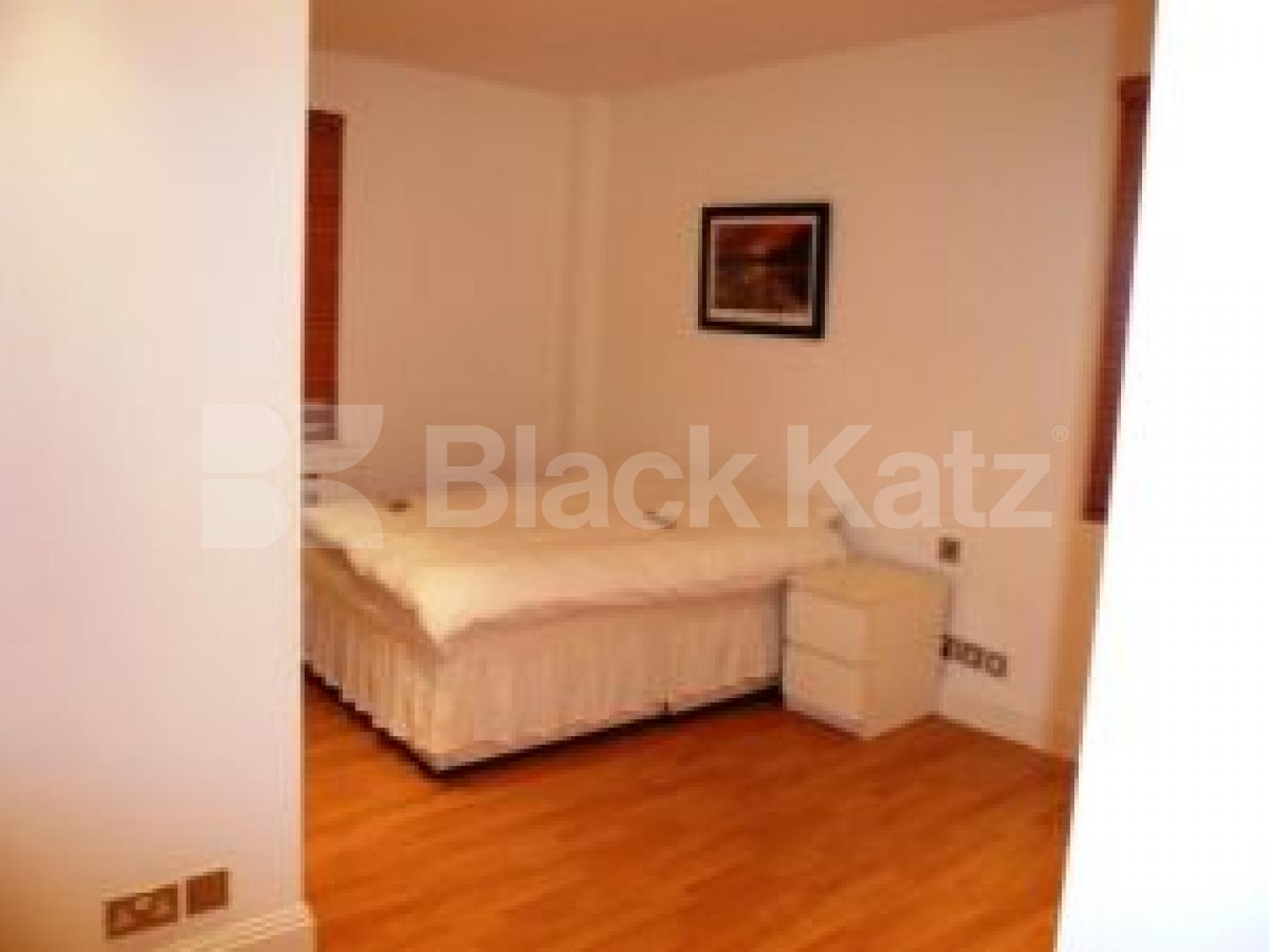 			LUXURY MUST SEE!!, 4 Bedroom, 1 bath, 1 reception Flat			 Maida Vale, MAIDA VALE