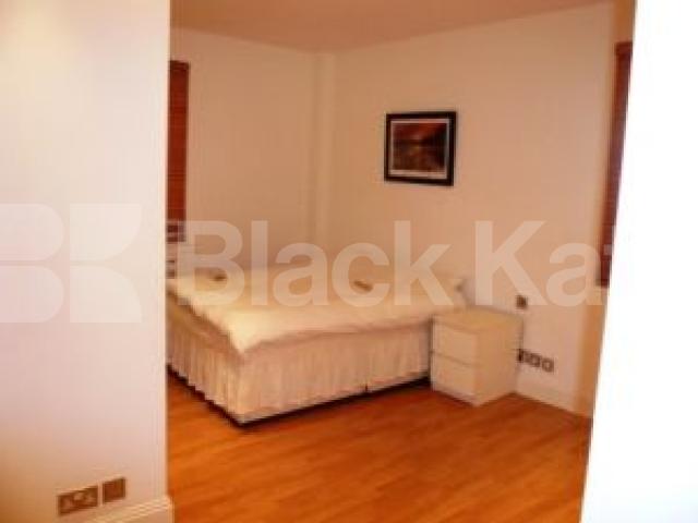 			LUXURY MUST SEE!!, 4 Bedroom, 1 bath, 1 reception Flat			 Maida Vale, MAIDA VALE