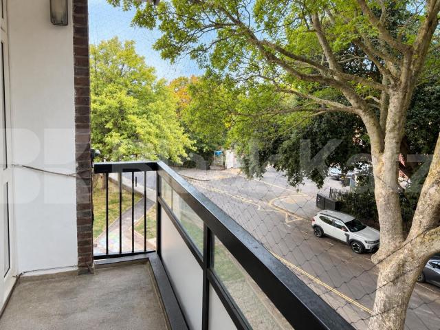 			2 Bedroom, 1 bath, 1 reception Flat			 Maitland Park Road, Chalk Farm