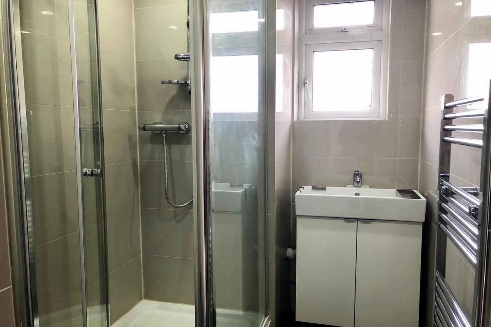 Spacious and bright three bedroom flat in a small purpose built block Cowper House Browning Street , Elephant and Castle