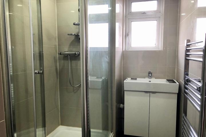 Spacious and bright three bedroom flat in a small purpose built block Cowper House Browning Street , Elephant and Castle