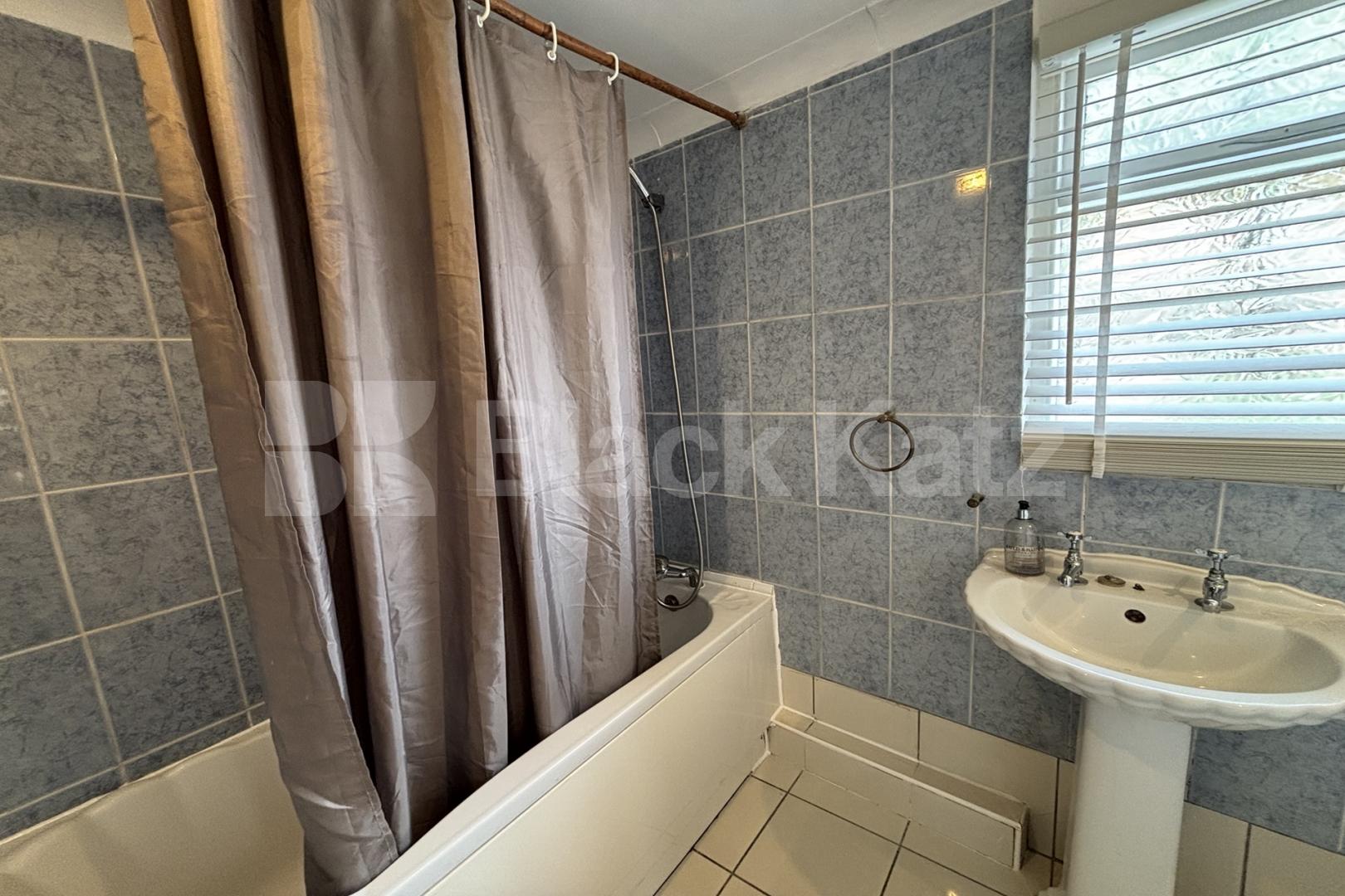 Period house with two bathrooms & patio garden  Trundleys Road , Surrey Quays