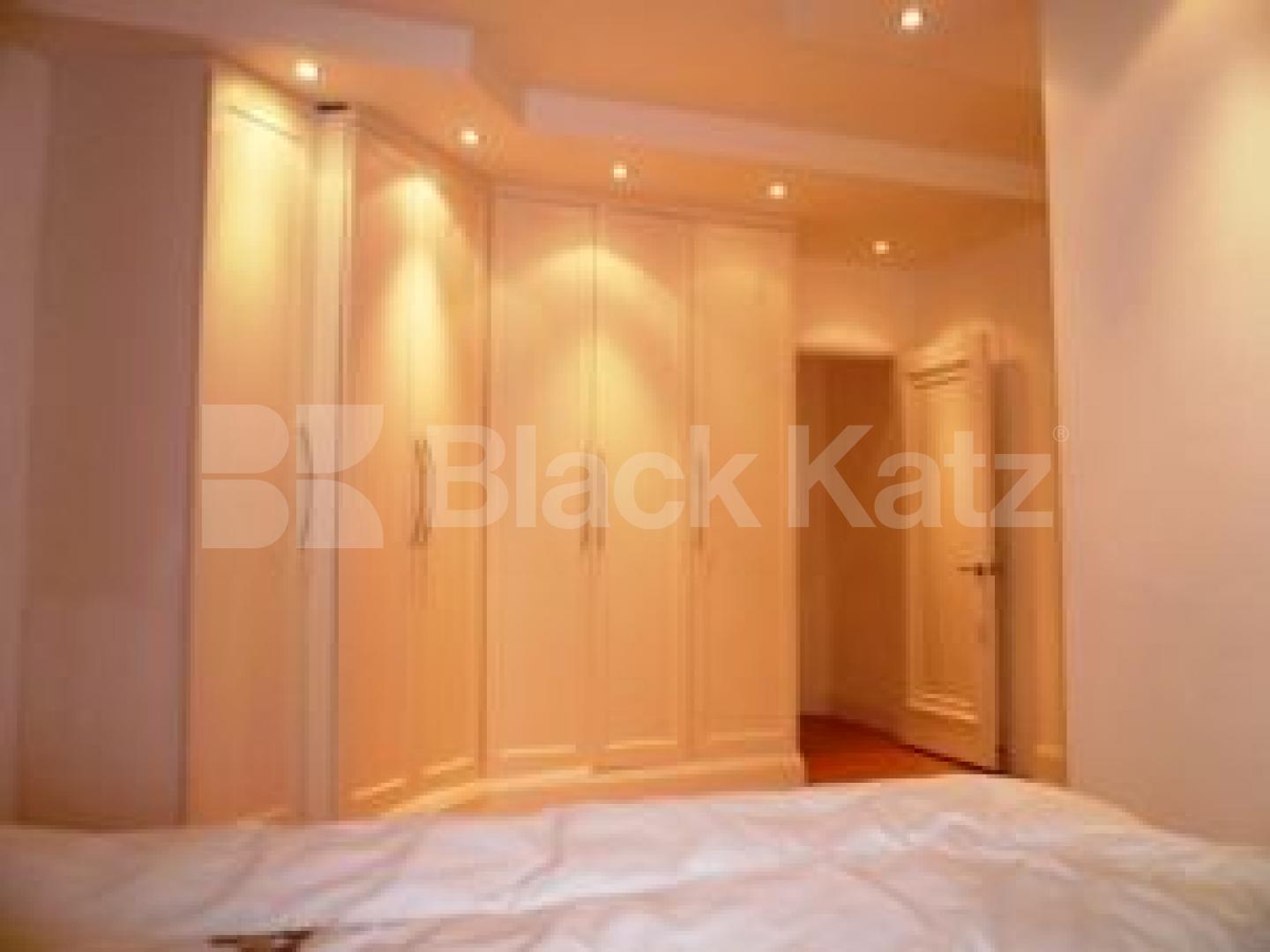 			LUXURY MUST SEE!!, 4 Bedroom, 1 bath, 1 reception Flat			 Maida Vale, MAIDA VALE