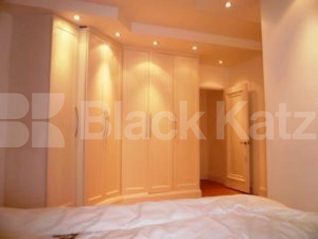 			LUXURY MUST SEE!!, 4 Bedroom, 1 bath, 1 reception Flat			 Maida Vale, MAIDA VALE