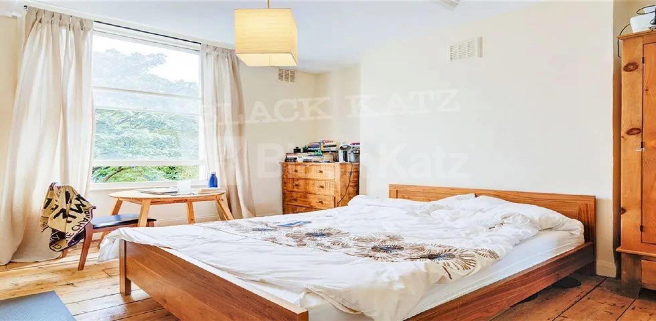 			HUGE 6 BED!, 6 Bedroom, 1 bath, 1 reception House			 Marylands Road, QUEENS PARK - MAIDA VALE