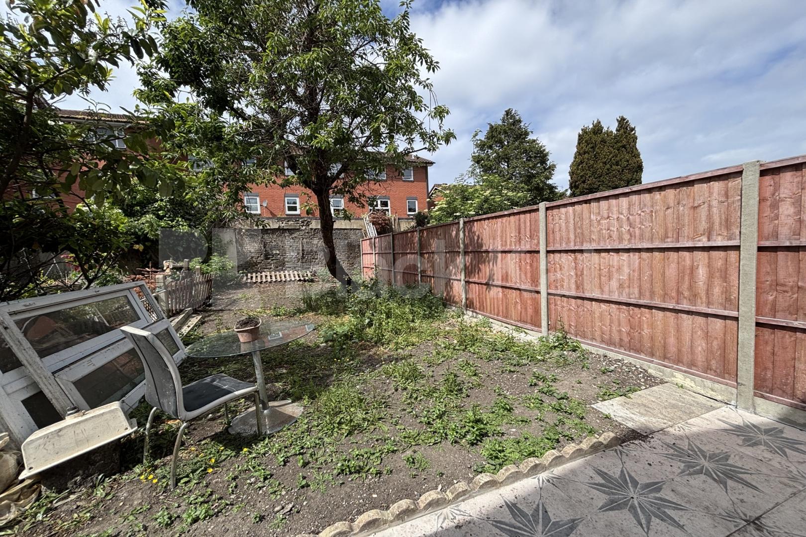 Period house with two bathrooms & patio garden  Trundleys Road , Surrey Quays