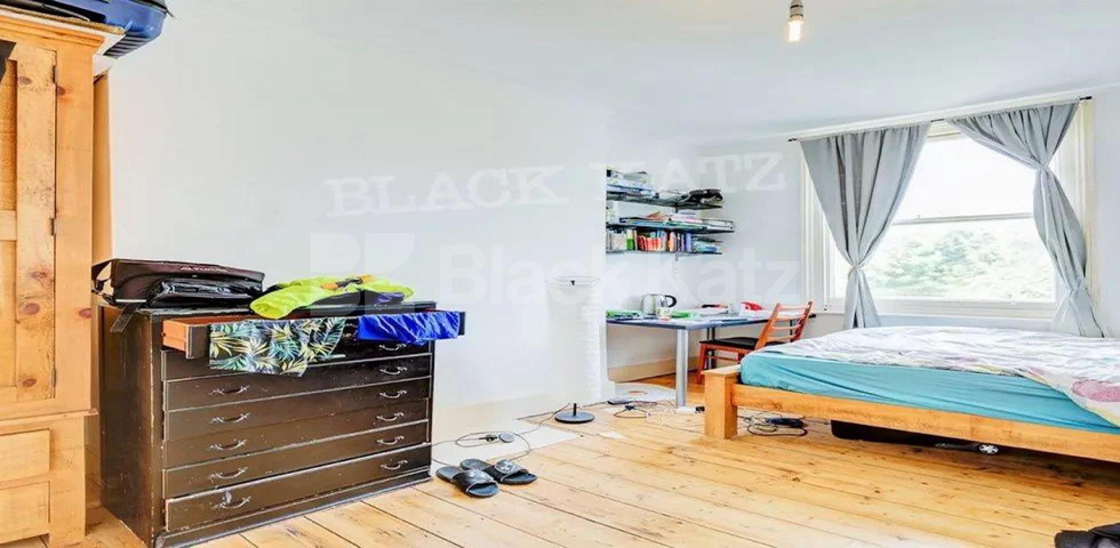 			HUGE 6 BED!, 6 Bedroom, 1 bath, 1 reception House			 Marylands Road, QUEENS PARK - MAIDA VALE