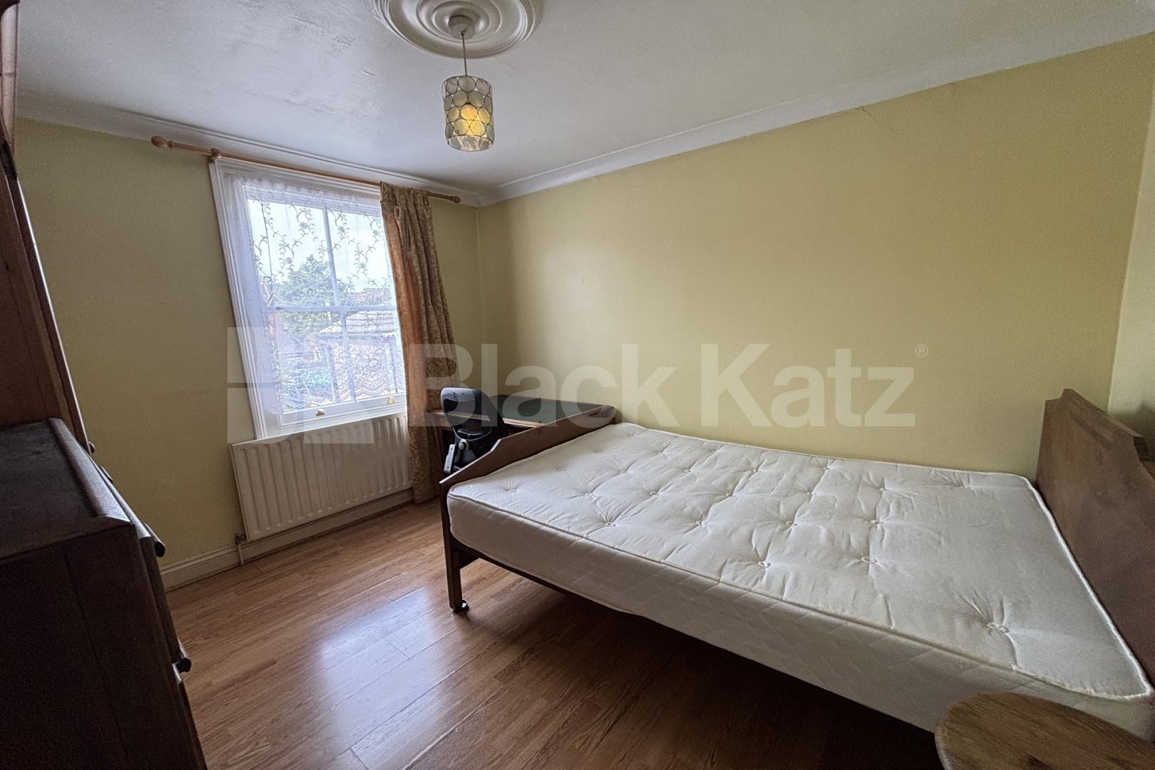 Period house with two bathrooms & patio garden  Trundleys Road , Surrey Quays
