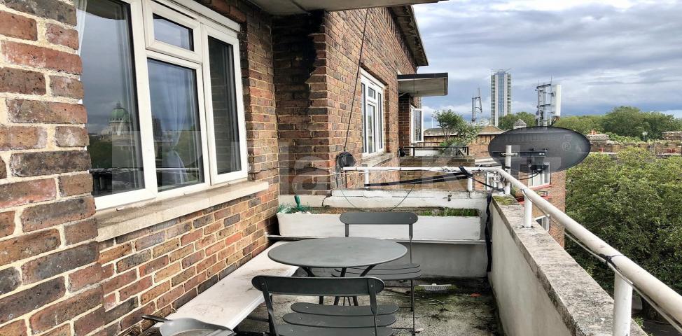 			LET , 3 Bedroom, 1 bath, 0 reception Penthouse			 Morley Street, Waterloo/Lambeth North