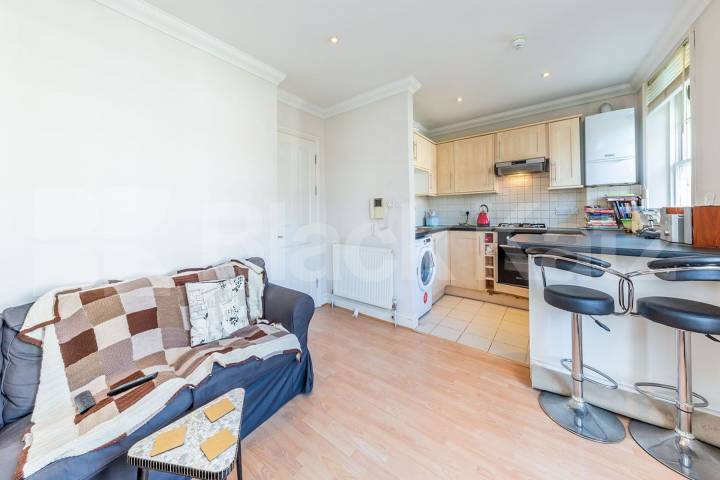  Beautiful & spacious 1 double bedroom property on the very popular Weston Park Weston Park , Crouch End