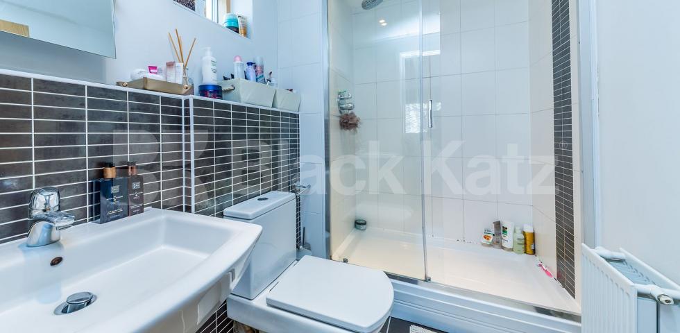 			Fantastic Prorperty !, 3 Bedroom, 1 bath, 1 reception Flat			 Womersley Road, CROUCH END