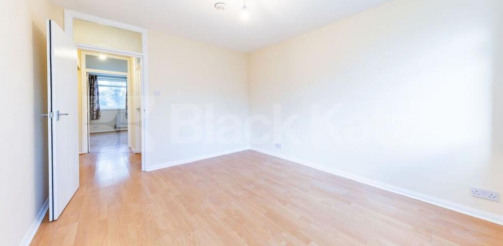 			2 Bedroom, 1 bath, 1 reception Apartment			 Crouch End Hill, Crouch End