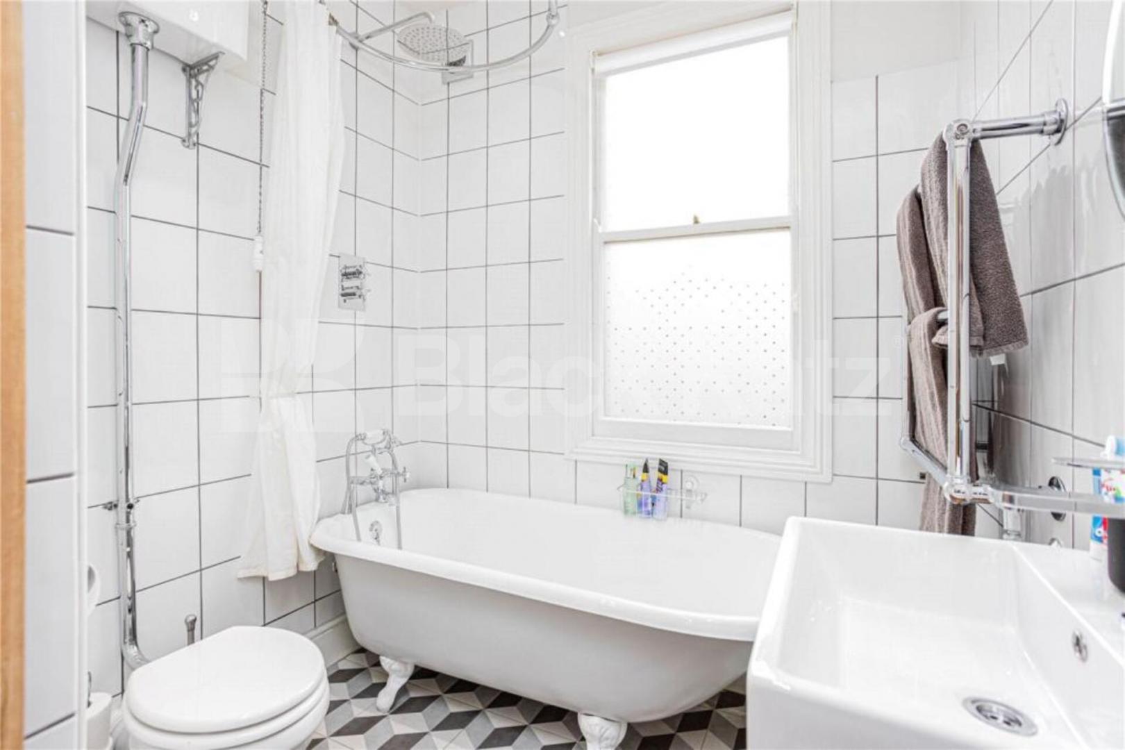 Bright Three Bedroom Home with Wood Floors on Maidstone Road, N22 Maidstone Road, Bounds Green 