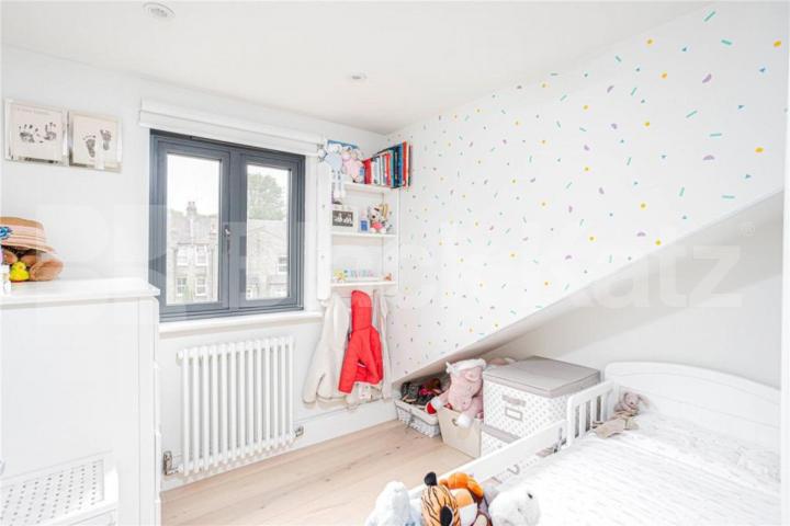 Bright Three Bedroom Home with Wood Floors on Maidstone Road, N22 Maidstone Road, Bounds Green 