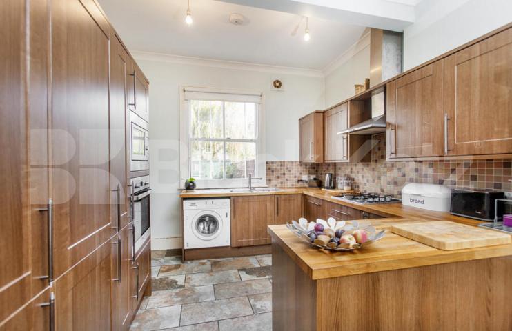 6 bedroom house located in the vibrant Archway area Marlborough Road, Archway