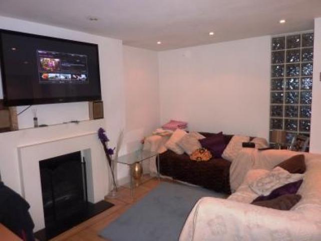 			2 Bedroom, 1 bath, 1 reception Flat			 Marylands Road, MAIDA VALE