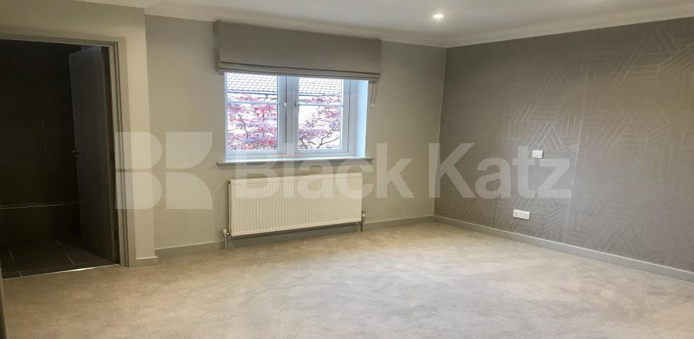 			NEW INSTRUCTION, 4 Bedroom, 1 bath, 1 reception Mews House			 Rodenhurst Road, Clapham South