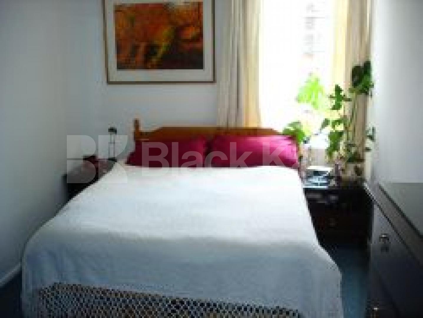 			2 Bedroom, 1 bath, 1 reception Flat			 Cadly Walk, ANGEL/ESSEX ROAD N1