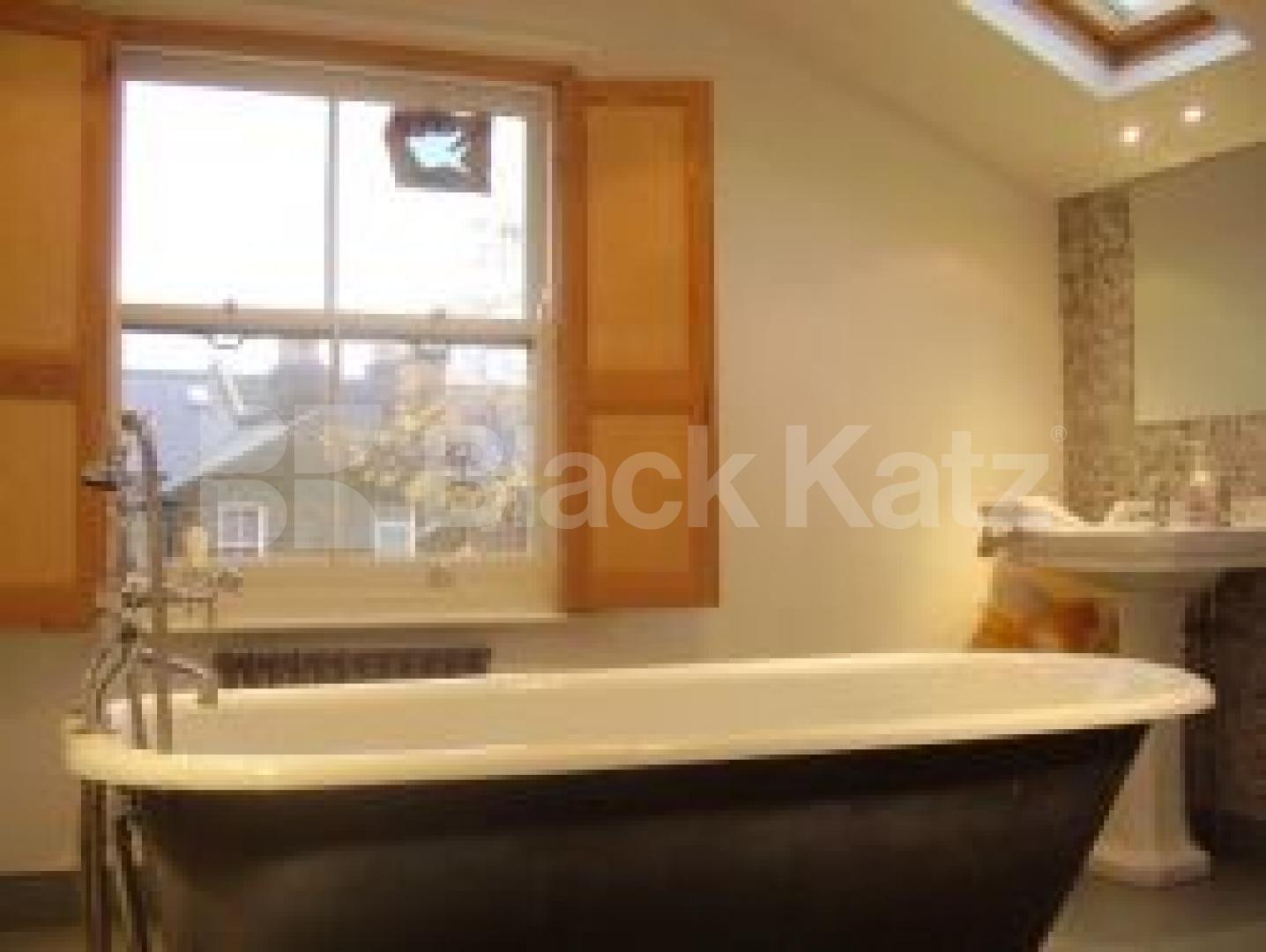 			3 Bedroom, 1 bath, 1 reception Flat			 Maury Road, STOKE NEWINGTON N16